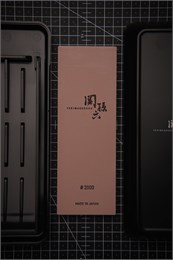 Seki Magoroku #2000 Камень точильный водный с кейсом-подставкой 185x65x15 AP-0331